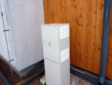 Umístění řídící jednotky ČOV EKO SBR BIO v pilíří