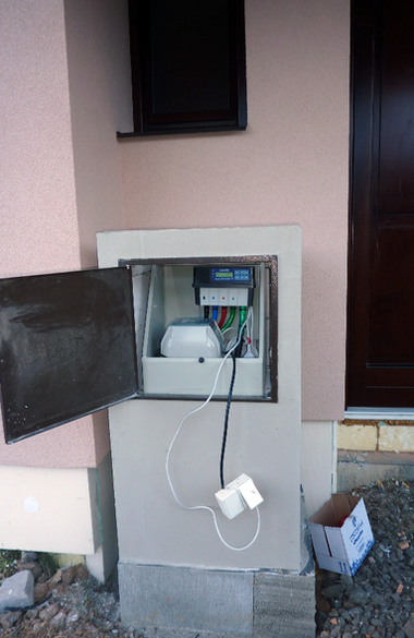 Umístění řídící jednotky ČOV EKO SBR BIO v pilíří