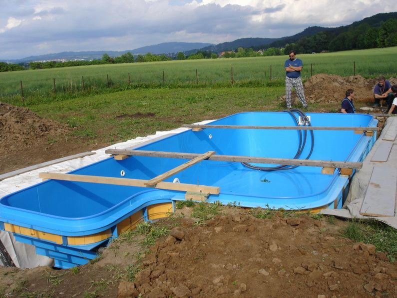 Bazén - Ploukonice, již ve výkopu
