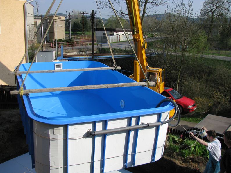 Bazén - Přepeře, usazení bazénu jeřábem