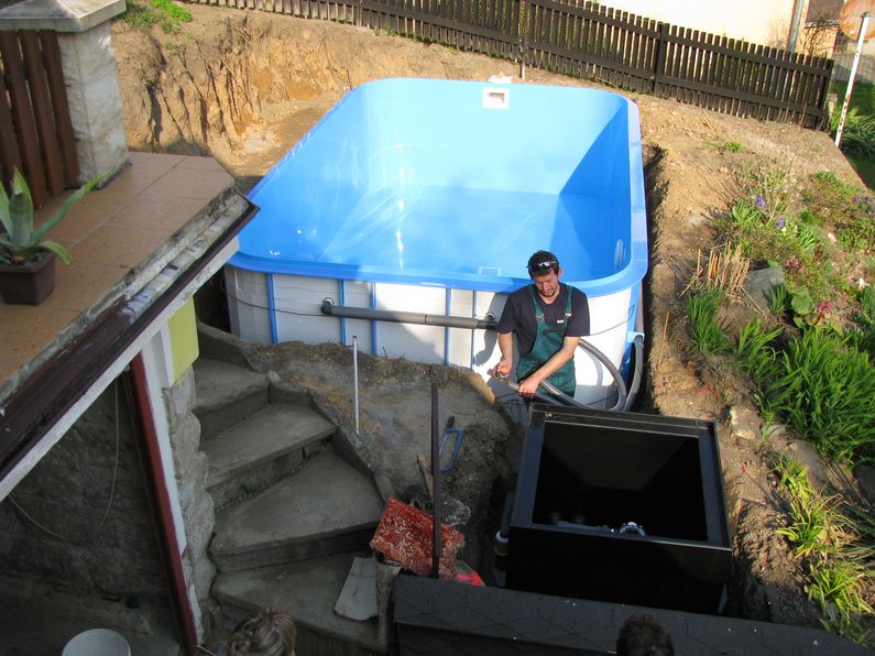 Bazén - Přepeře, bazén usazen ve výkopu