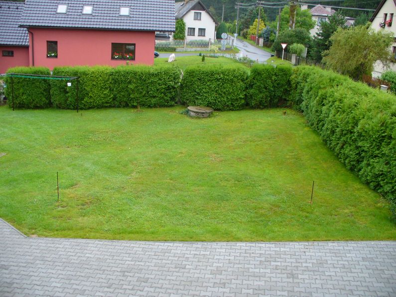 Bazén - zahrada před umístěním bazénu