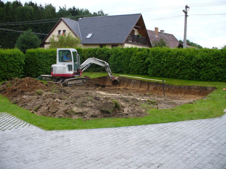 Bazén - zahájení výkopových prací