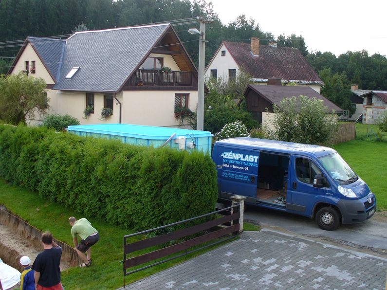 Bazén - příjezd s bazénem