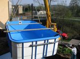 Bazén - Přepeře, usazení bazénu jeřábem