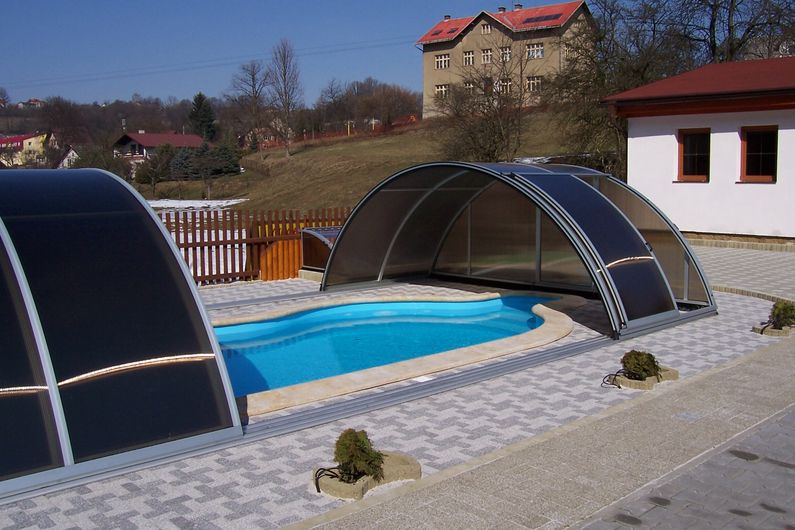 Bazén s rozsunutými segmenty