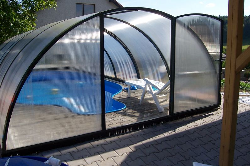 Zastřešený bazén, Vesec