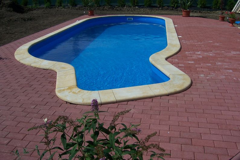 Bazén ovál, Mladá Boleslav