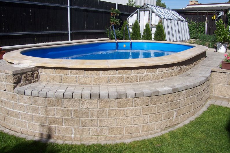 Bazén - realizace ve svahu