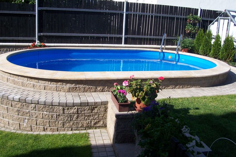 Bazén ovál, realizace ve svahu