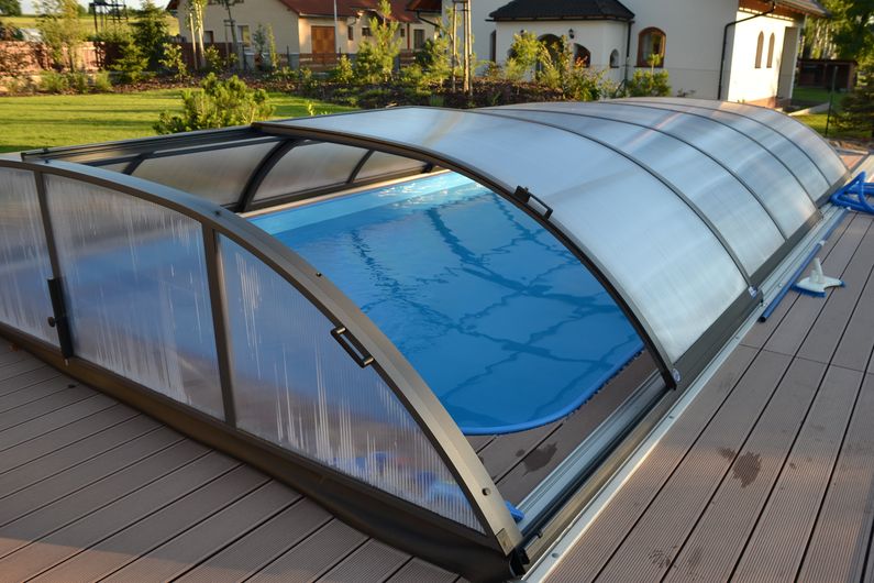 Zastřešený bazén, Rovensko pod Troskami