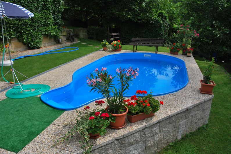 Bazén ovál, realizace ve svahu, Jičín