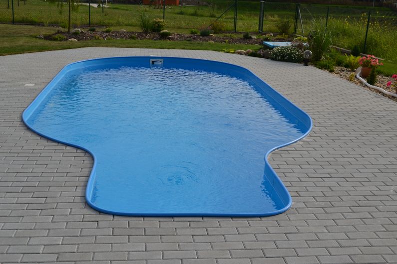 Bazén ovál, Mnichovo Hradiště