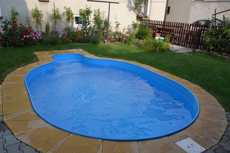 Bazén ovál, Bakov nad Jizerou