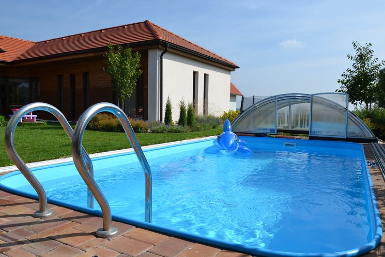 Bazén obdélník s nerezovým žebříkem