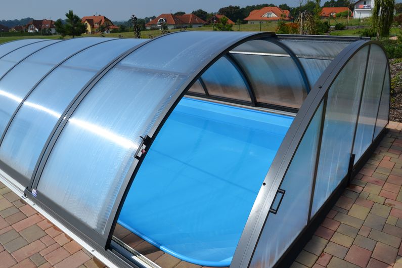 Bazén, pohled bočním vstupem