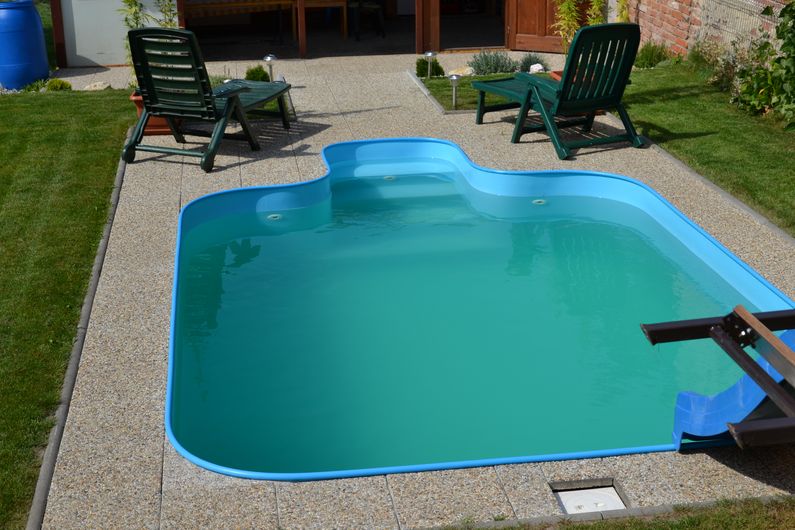 Bazén obdélník se schody ven