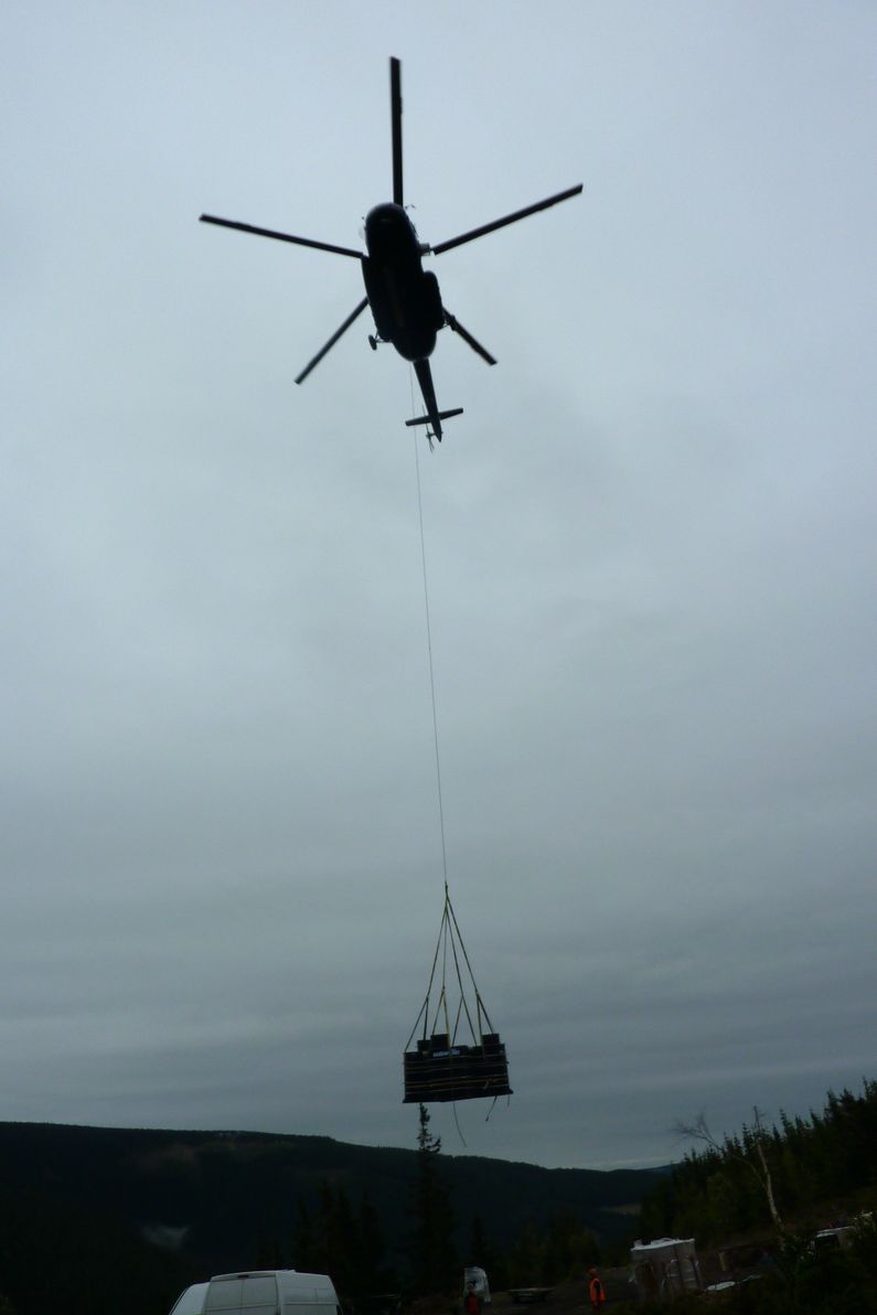 Přeprava našich čistíren vrtulníkem