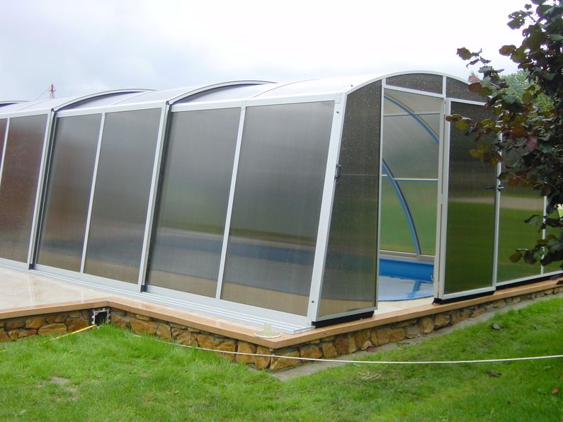 Zastřešení Ravena, dveře v čele