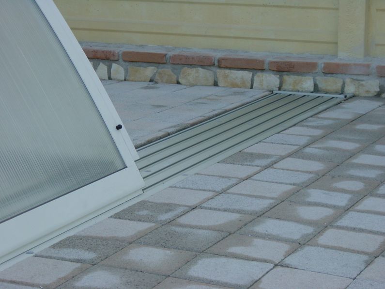 Zastřešení Ravena - detail kolejnice