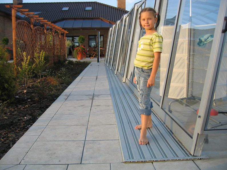 Zastřešení Ravena, detail pochůzná kolejnice