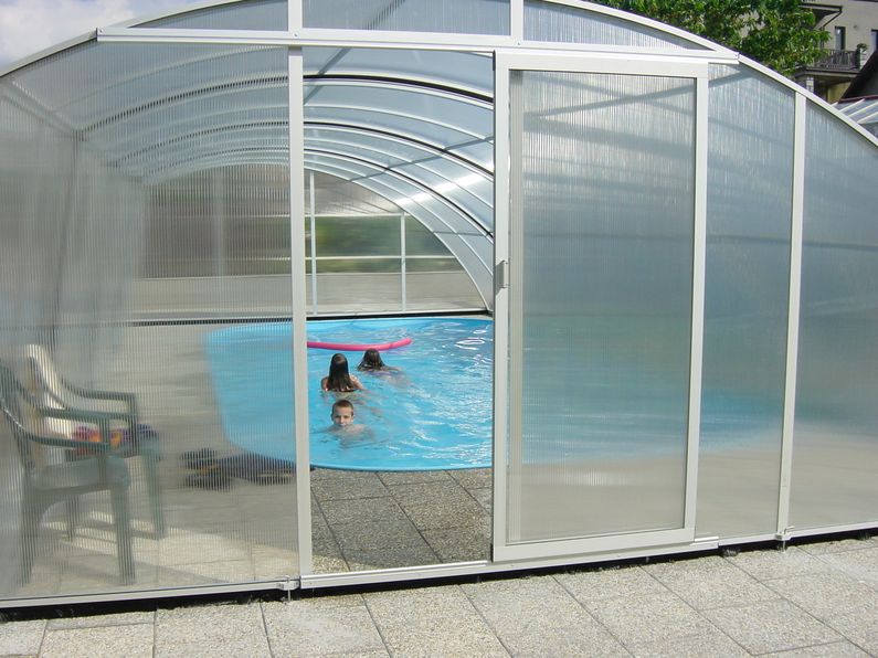 Zastřešení Ravena - detail dveře v čele