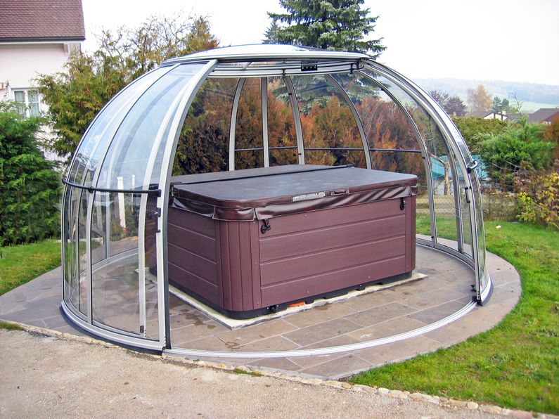 Zastřešení Orlando, bronzový kompakt, stříbrný profil