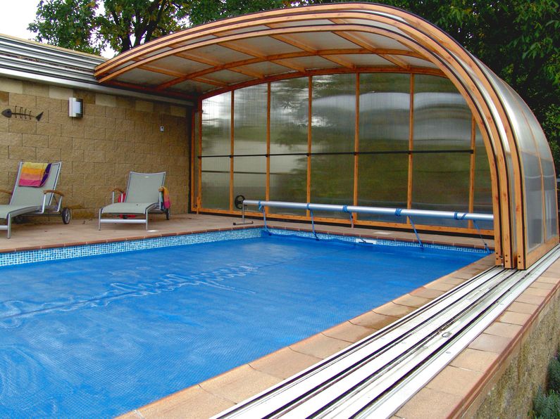 Zastřešení Style, kouřový polykarbonát, profil dřevodekor