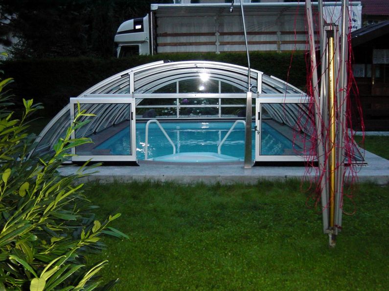 Zastřešení Universe, rozsuvné dveře