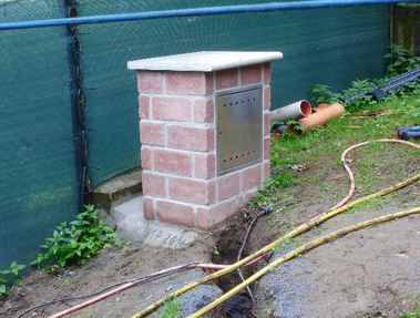 Umístění řídící jednotky ČOV EKO SBR BIO ve zděném pilíři