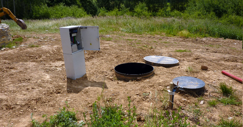 Umístění řídící jednotky ČOV EKO SBR BIO v pilíři