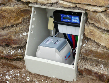 Řídící jednotka ČOV EKO SBR BIO nevhodně umístěná nízko nad zemí